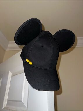 ❤️🖤Cakeworthy Mickey Ears Hat. Adjustable. Mickey shoes pin custom sewn into hat